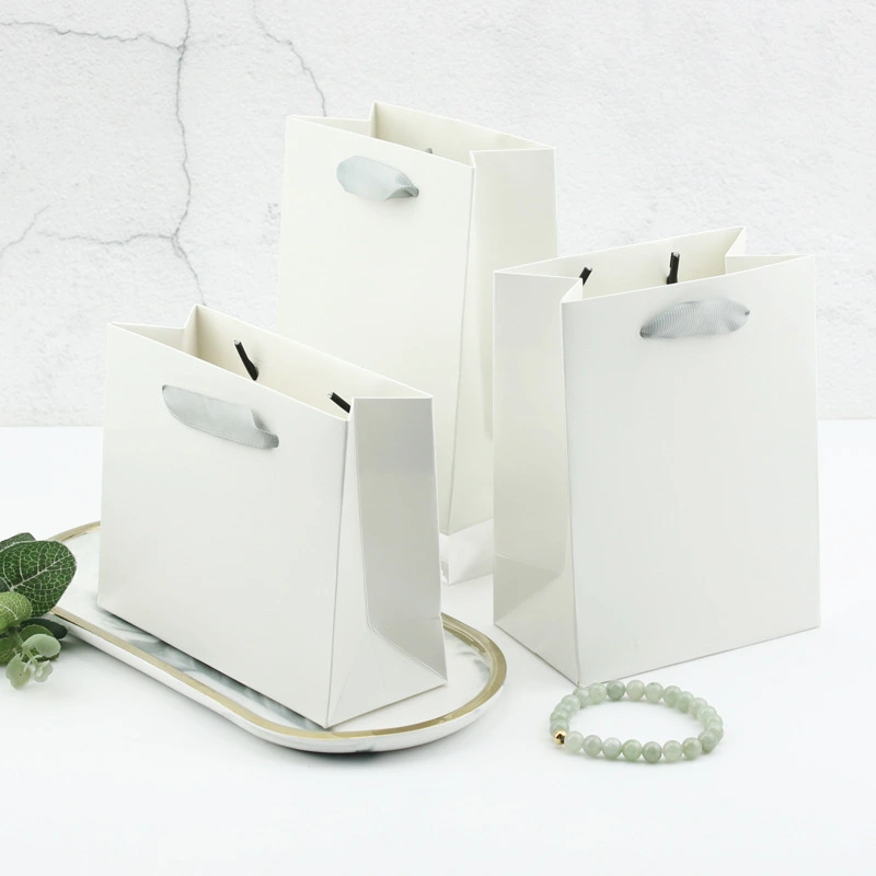 Подарочные пакеты из высококачественной фактурной бумаги